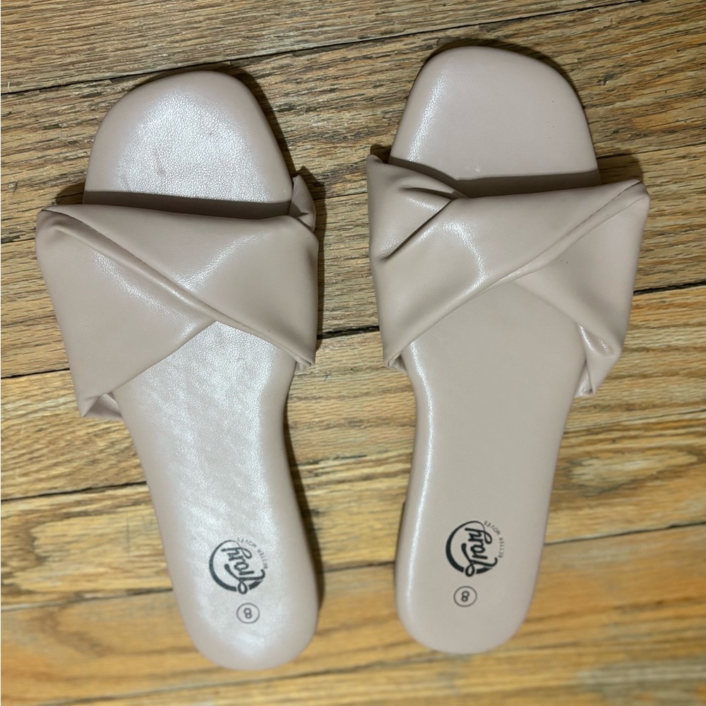 Sandals size 8
